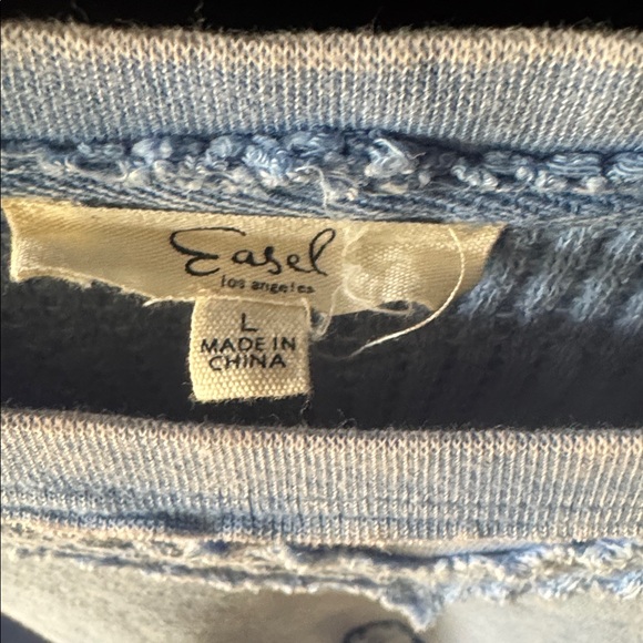 Easel Blue Heart Oversized Top - Picture 2 of 6